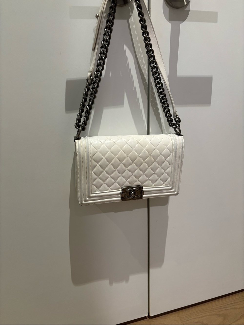 Chanel lambskin Boy quilted bag, medium - Picture 13 of 13